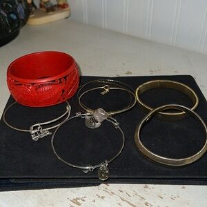 Mixed lot costume bracelets canvas & others